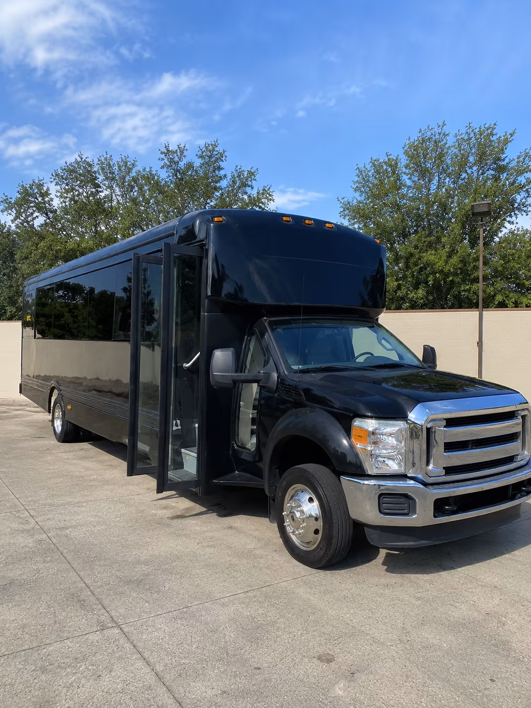 fountain valley 20 passenger party bus